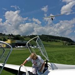 Flugwegposition um 12:19:38: Aufgenommen in der Nähe von Gemeinde Unterfladnitz, 8181, Österreich in 395 Meter